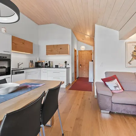 Stilvolle 2.5 Naehe Skigebiet